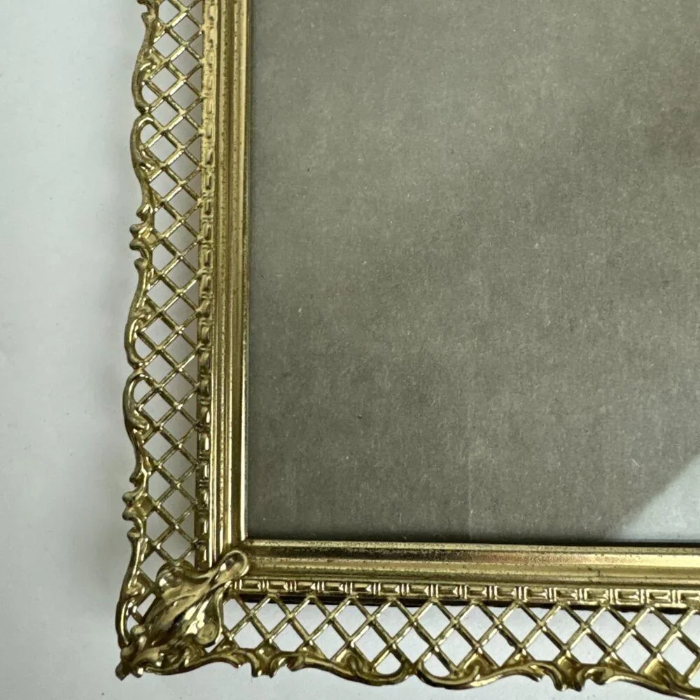 Vintage 6 x 8 Gold Filigree Ornate Metal Picture Frame w/Glass